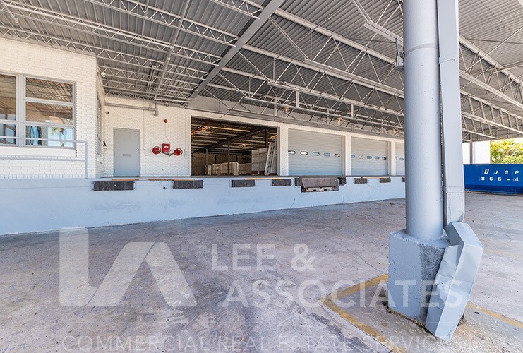 More Photos Of 3750 Bengert St, Orlando Warehouse For Lease