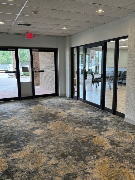 More Photos Of 1323 S 27th St, Nederland Medical For Sale