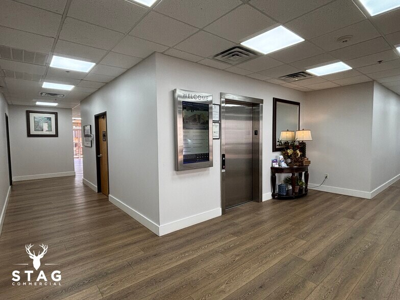 More Photos Of 571 W Main St, Lewisville Medical For Lease