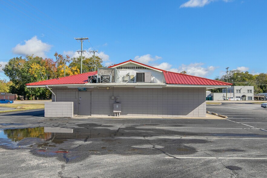 More Photos Of 1320 Clinton Rd, Fayetteville Restaurant For Lease