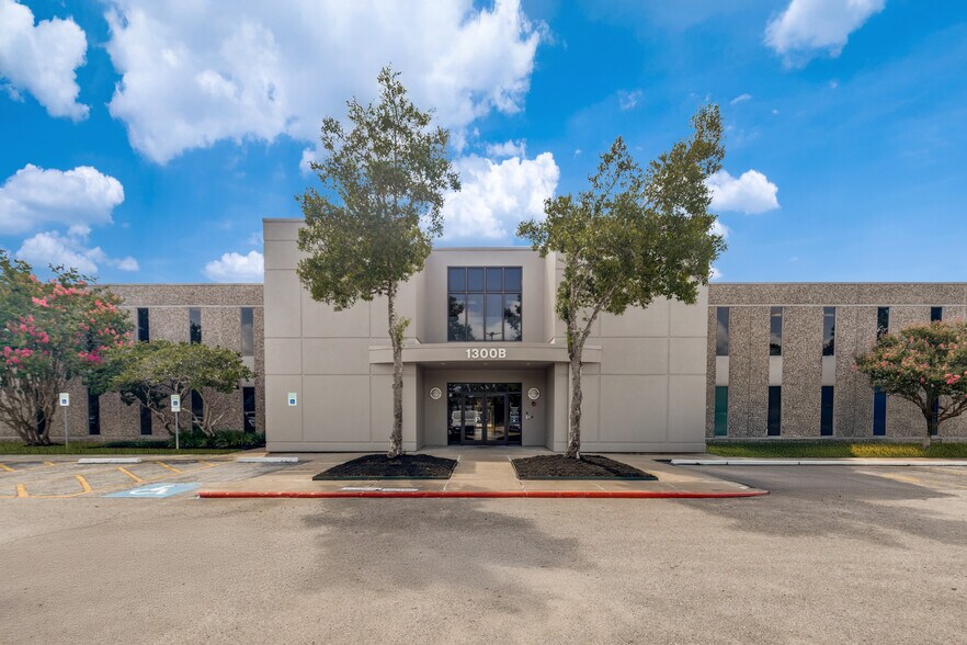 Primary Photo Of 1300 Bay Area Blvd, Houston Office For Lease