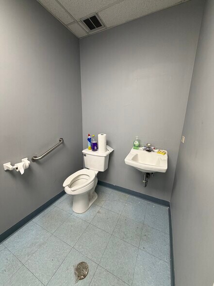 More Photos Of 9133 S Commercial Ave, Chicago Storefront For Sale