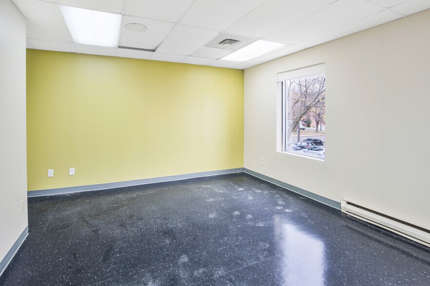 More Photos Of 169-175 St Saint-Georges, St-Jérôme Storefront Retail Office For Sale