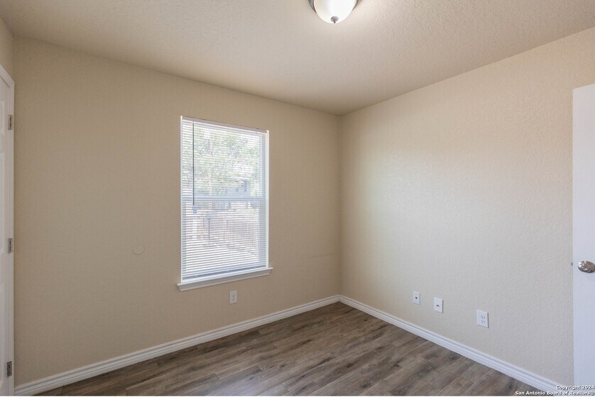 More Photos Of 8111 Landing, San Antonio Apartments For Sale
