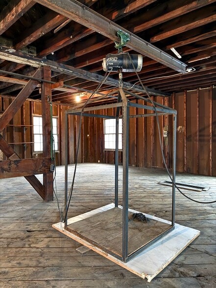 More Photos Of 435 Deerfield St, Greenfield Freestanding For Sale