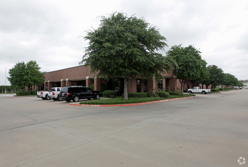 More Photos Of 2532-2542 Highlander Way, Carrollton Light Manufacturing For Lease