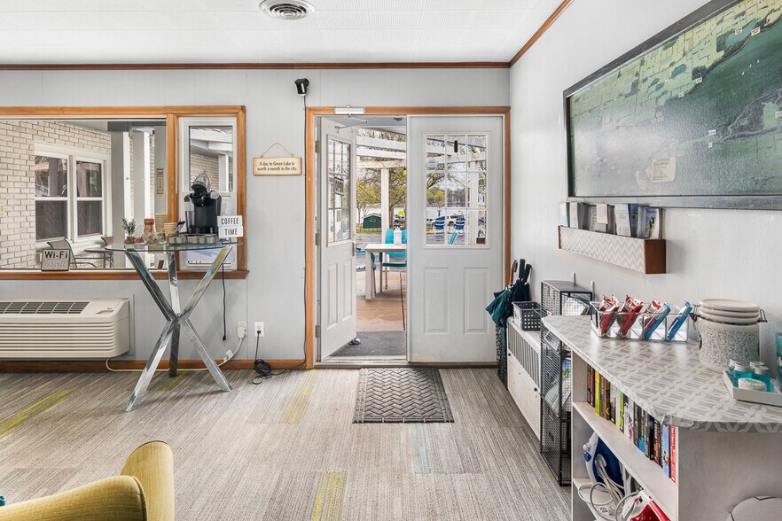 More Photos Of 488 South St, Green Lake Hotel For Sale