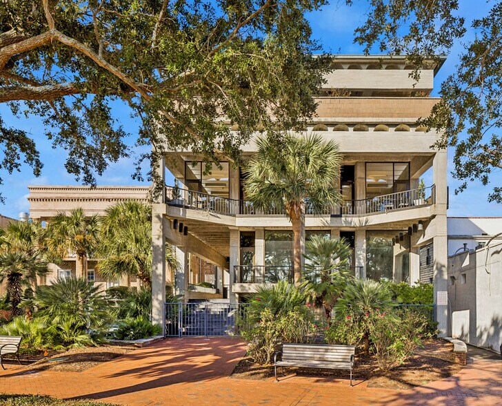 More Photos Of 916 Bay St, Beaufort Office For Sale