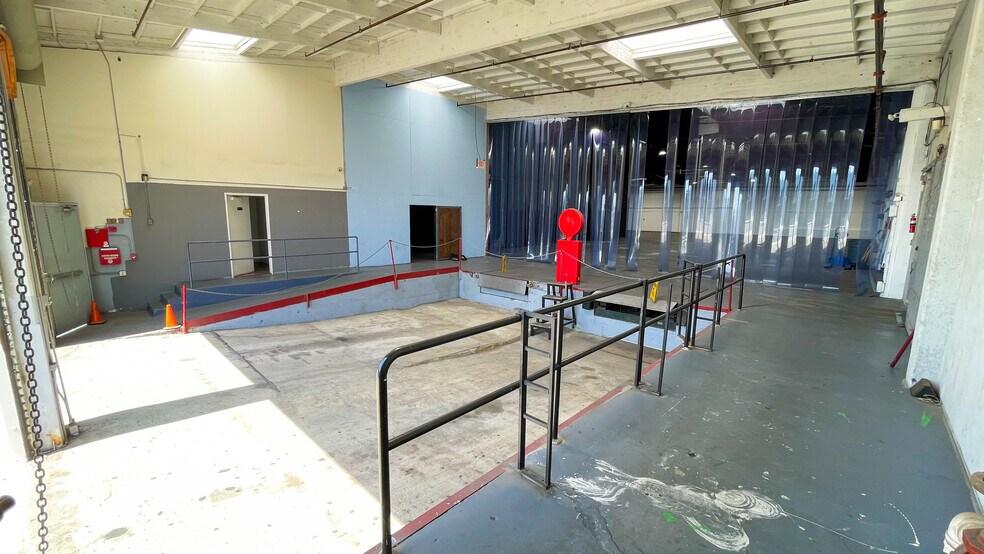 More Photos Of 1001 Chestnut St, Burbank Warehouse For Lease