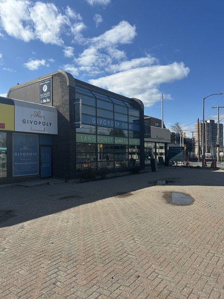 More Photos Of 1400 Bank St, Ottawa Freestanding For Lease