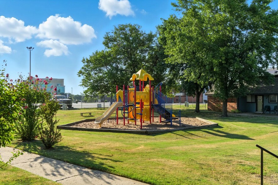 More Photos Of 1311 N Ash Pl, Owasso Apartments For Sale