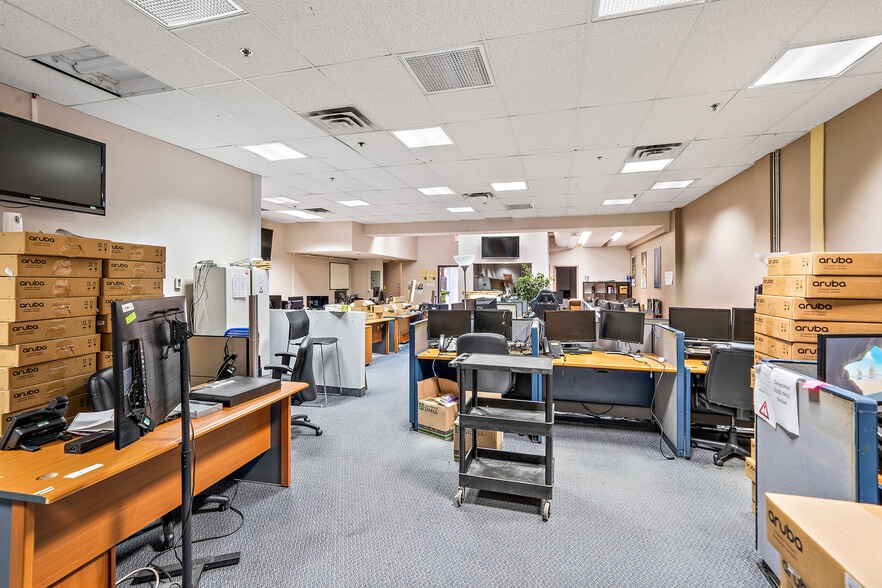 More Photos Of 5275-5285 Ch Queen-Mary, Montréal Office For Sale