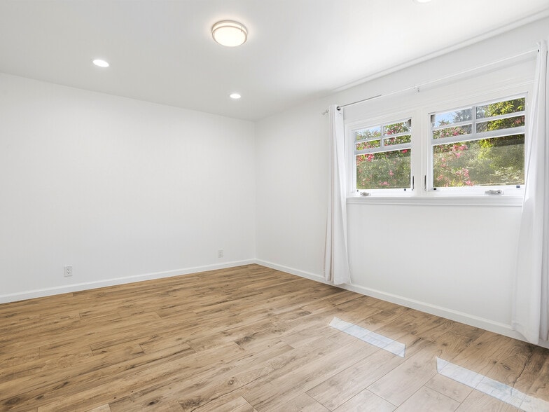 More Photos Of 7580 McGroarty Ter, Tujunga Apartments For Sale