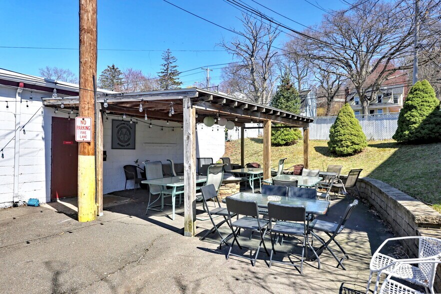 More Photos Of 560 Woodward Ave, New Haven Flex For Sale