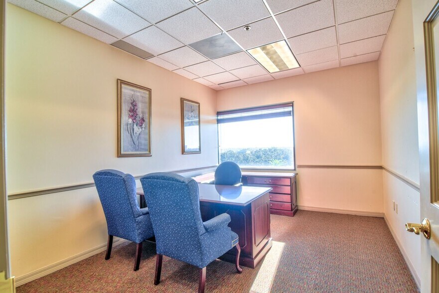 More Photos Of 1150 Cleveland St, Clearwater Office For Lease