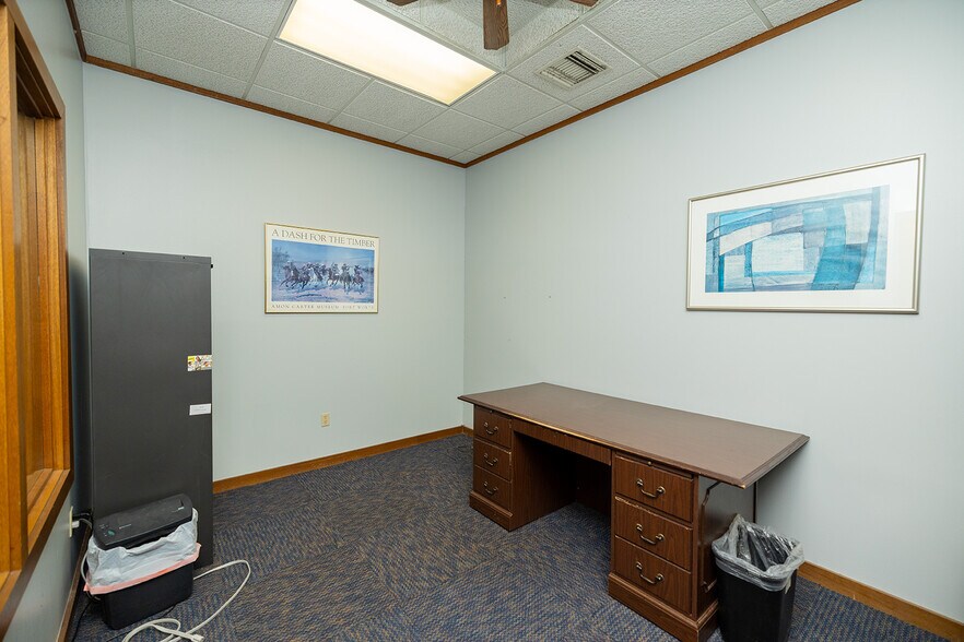 More Photos Of 1020 N Main St, Wichita Medical For Sale