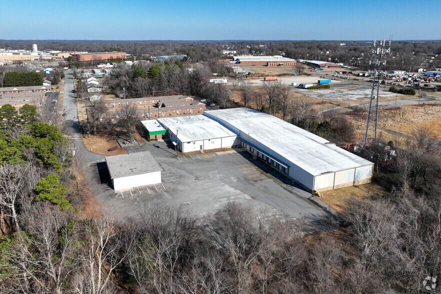 More Photos Of 501 W Camel St, Greensboro Warehouse For Lease