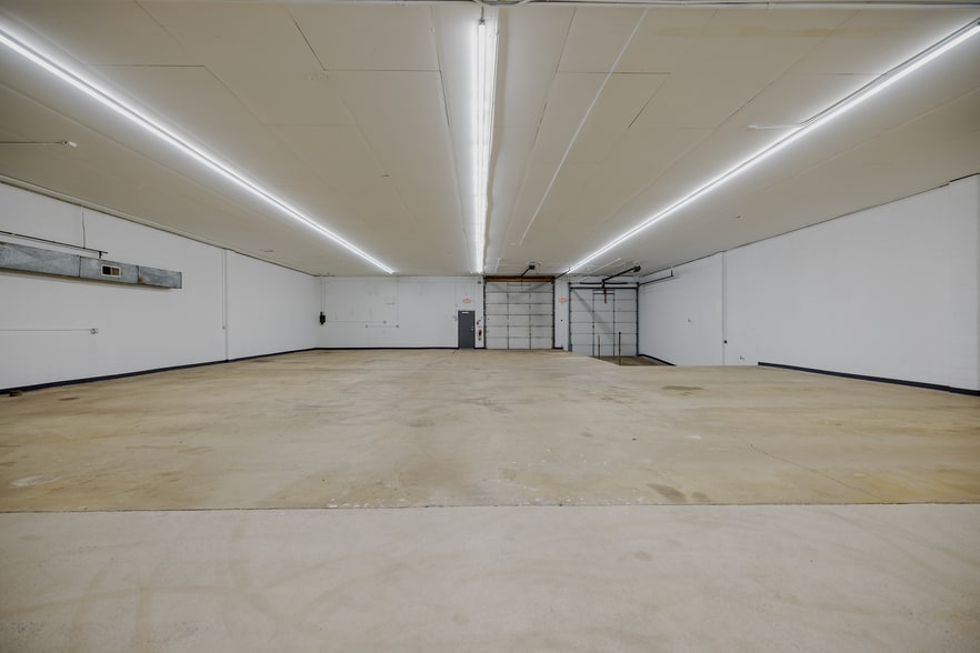 More Photos Of 21034 Chippendale Ave W, Farmington Industrial For Sale