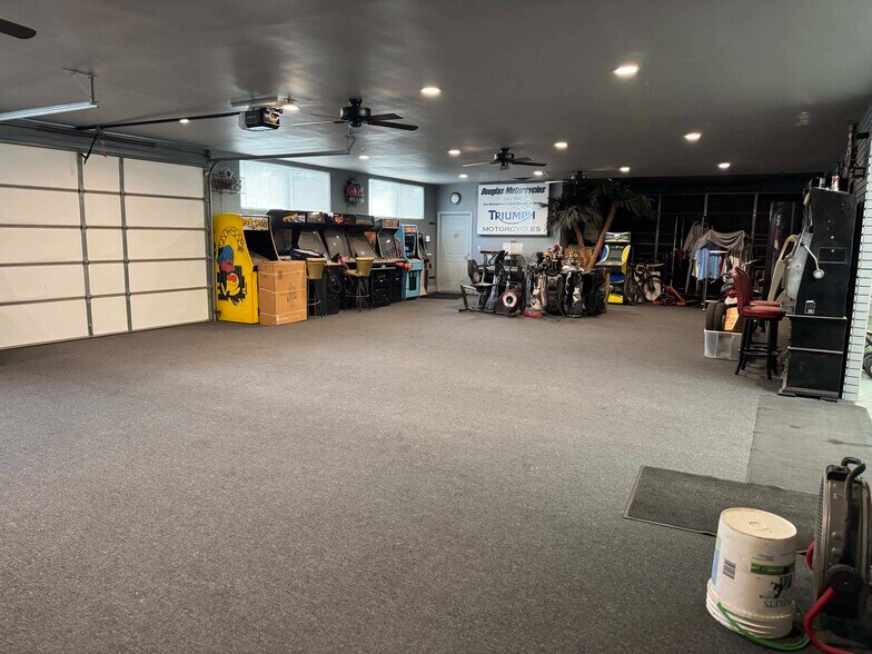 More Photos Of 24769 5th St, San Bernardino Office For Sale
