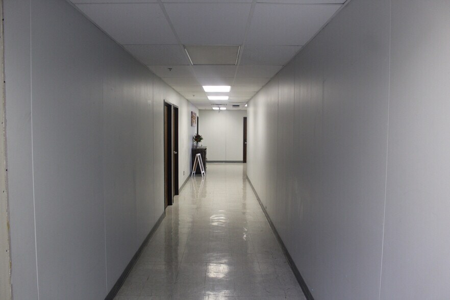 More Photos Of 2 SE Lee Blvd, Lawton Office For Lease