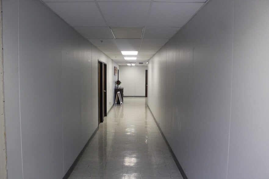 More Photos Of 2 SE Lee Blvd, Lawton Office For Lease