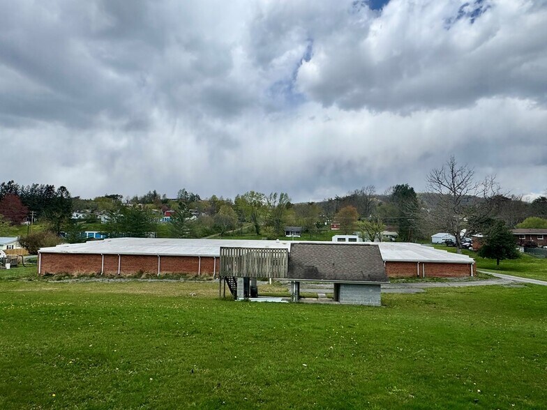 More Photos Of 868 State Route 3 and 12, Hinton Flex For Sale