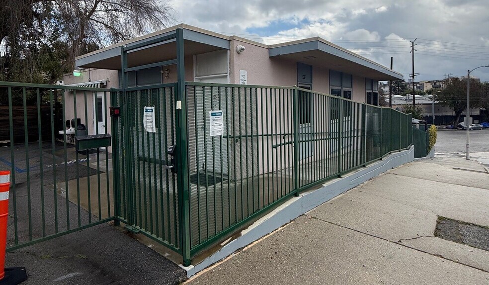 More Photos Of 2415 W Avenue 30, Los Angeles Daycare Center For Sale