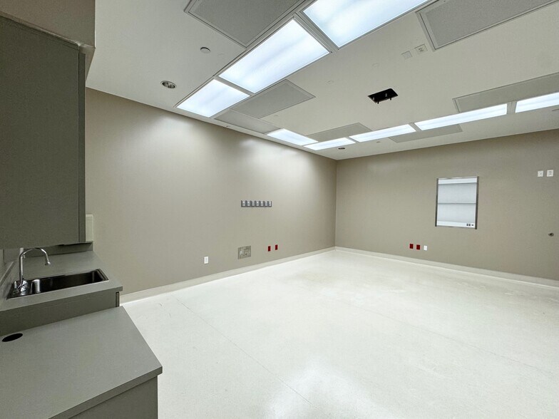 More Photos Of 200 Renaissance Way, Crockett Medical For Sale