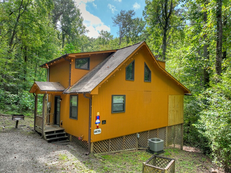 More Photos Of 77 Alpine Way, Blairsville Hotel For Sale