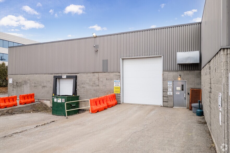 More Photos Of 2300 Rue Cohen, Montréal Warehouse For Sale