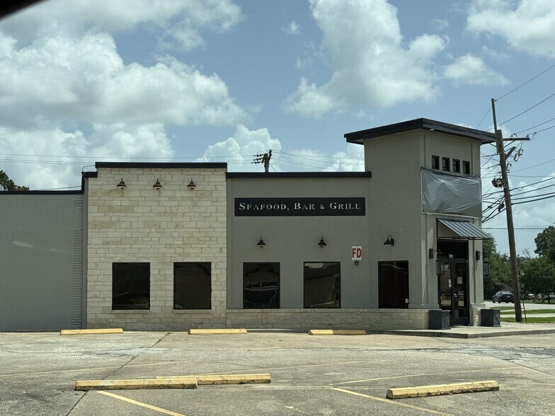 Primary Photo Of 3520 Nederland Ave, Nederland Restaurant For Sale