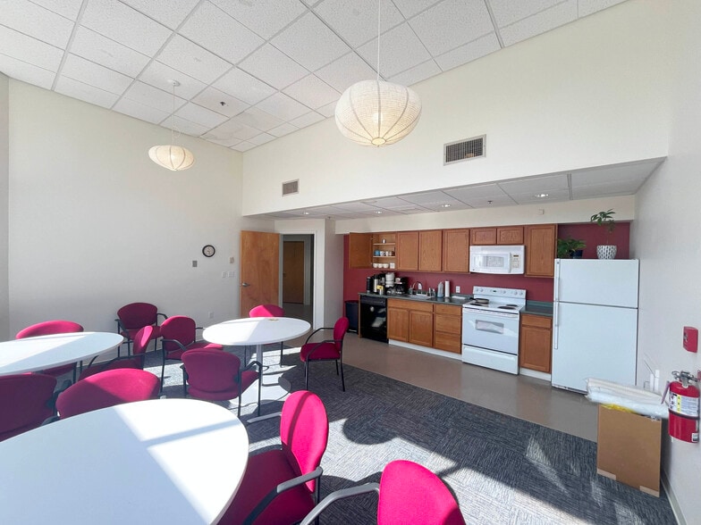 More Photos Of 170 Pleasant St, Rockland Office For Sale