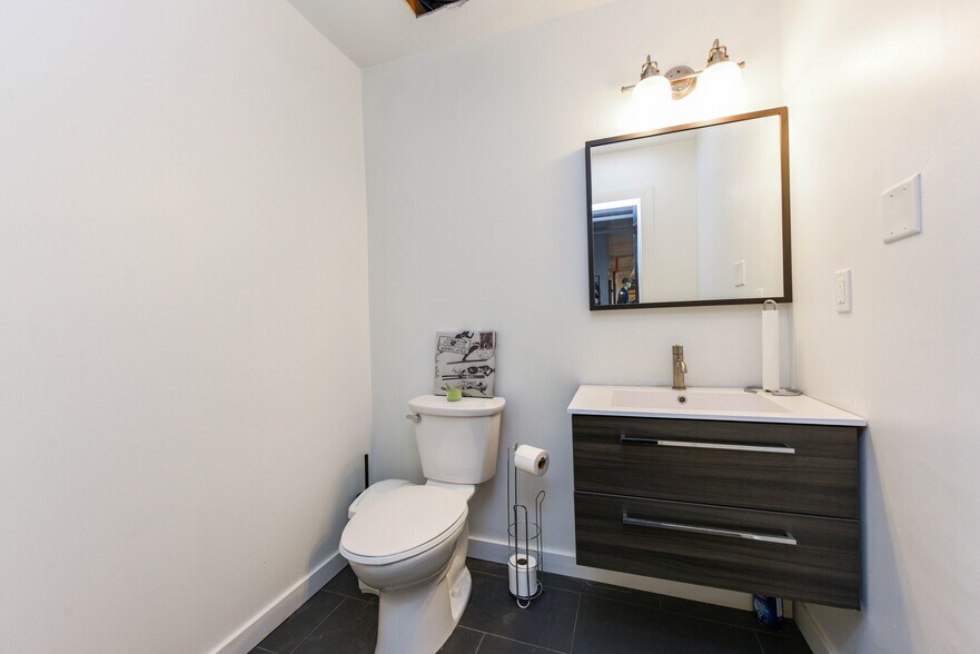 More Photos Of 750 Oakdale Rd, Toronto Light Distribution For Sale