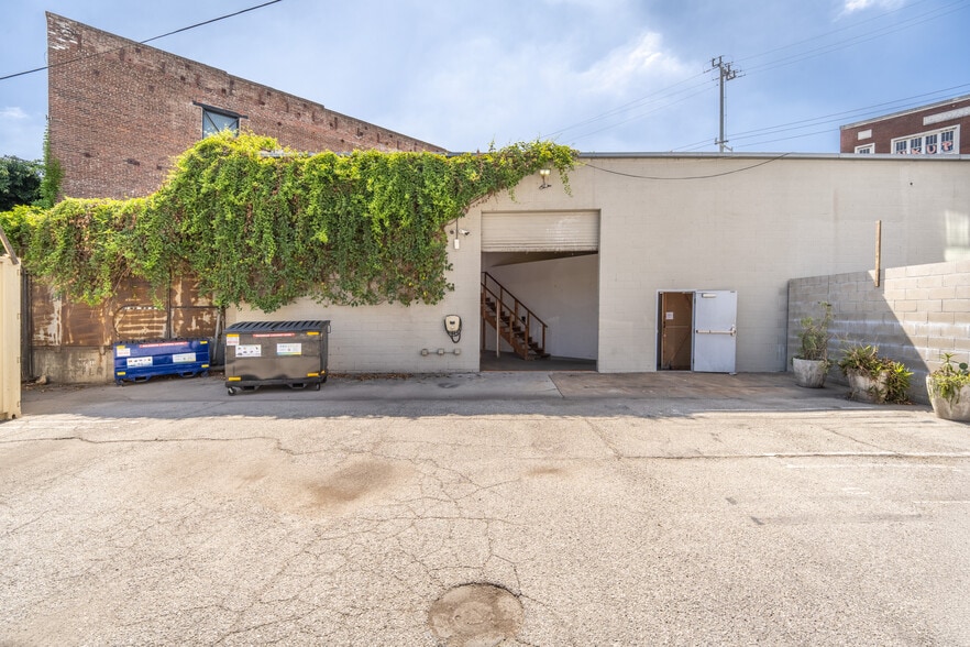 More Photos Of 805 Traction Ave, Los Angeles Showroom For Lease