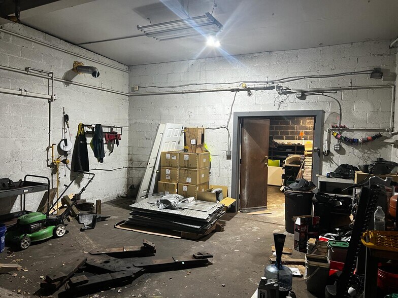 More Photos Of 2712 Sparrows Point Rd, Baltimore Light Manufacturing For Sale