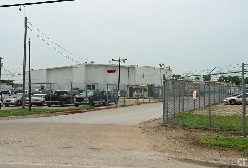 More Photos Of 4444 Irving Blvd, Dallas Truck Terminal For Lease