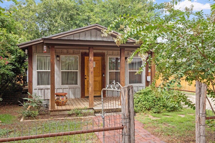More Photos Of 514 W Austin St, Fredericksburg Specialty For Sale