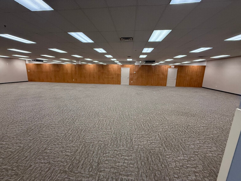 More Photos Of 1995 G Ave, Red Oak Industrial For Lease