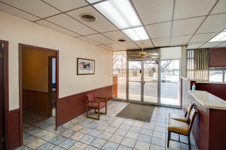 More Photos Of 344 St Louis ave, East Alton Office For Sale