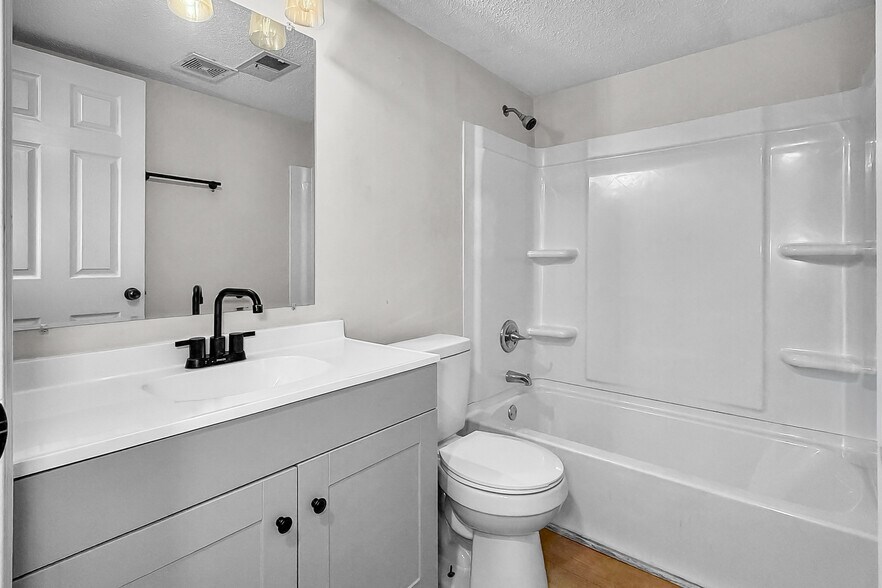 More Photos Of 3547-3553 Heatherton Dr, Davenport Apartments For Sale