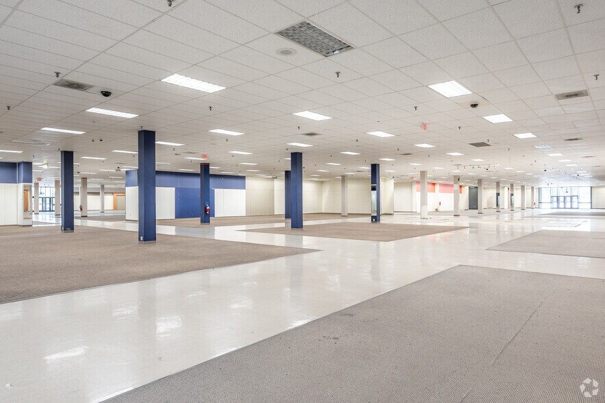 More Photos Of 4800 S Hulen St, Fort Worth Unknown For Lease