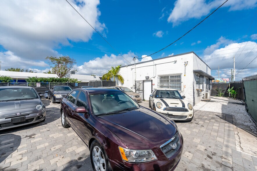 More Photos Of 660-680 NW 71st St, Miami Warehouse For Sale
