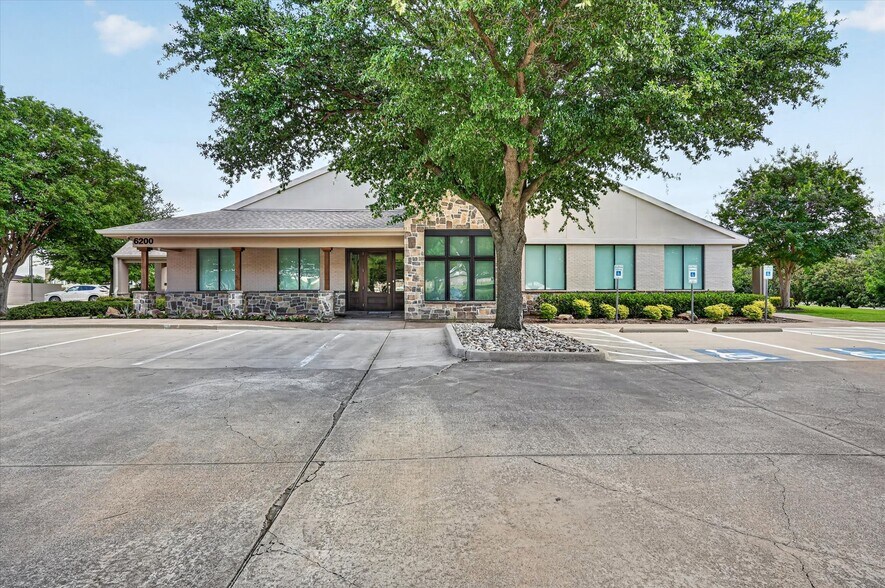 More Photos Of 6200 Stone Hill Farms Pky, Flower Mound Loft Creative Space For Lease