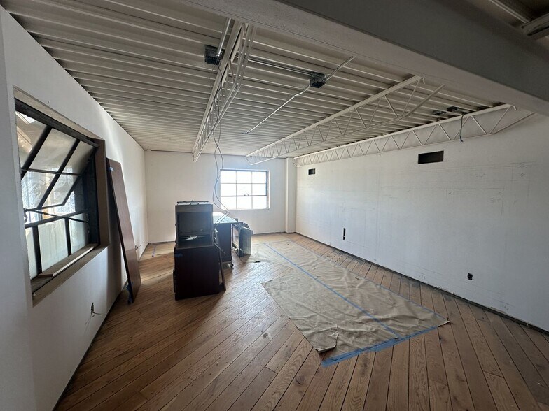 More Photos Of 1959 Sterling Ave NW, Grand Rapids Manufacturing For Lease