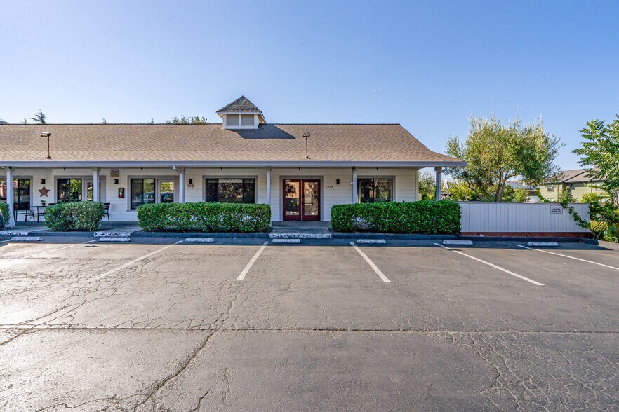 More Photos Of 1270 Broadway, Sonoma Freestanding For Sale