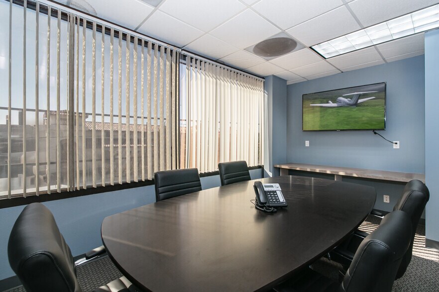 More Photos Of 21049 Devonshire St, Chatsworth Office Residential For Lease