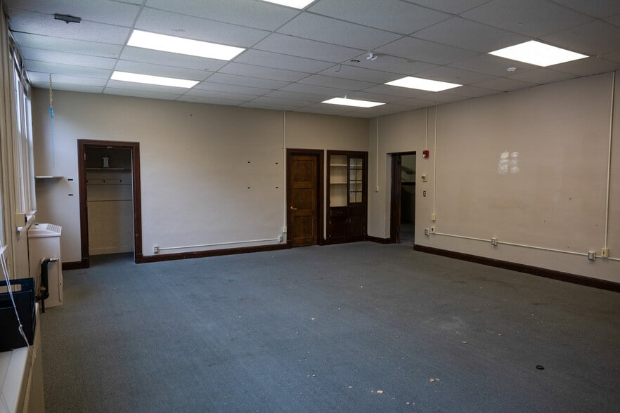 More Photos Of 315 S Market St, Emporia Schools For Sale