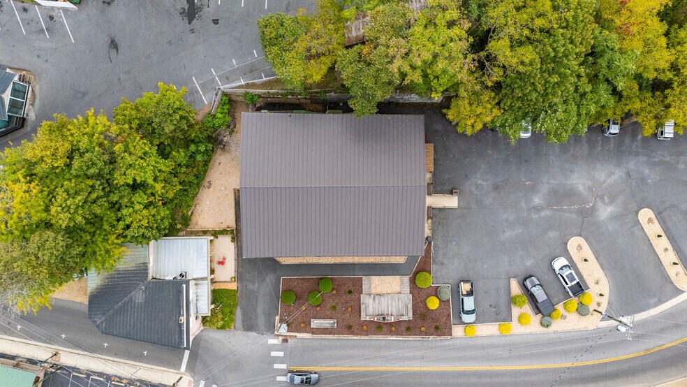 More Photos Of 50 Middlebrook Ave, Staunton Storefront For Sale