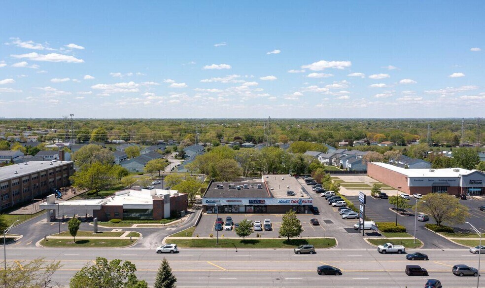 More Photos Of 1359 N Larkin Ave, Joliet Freestanding For Lease