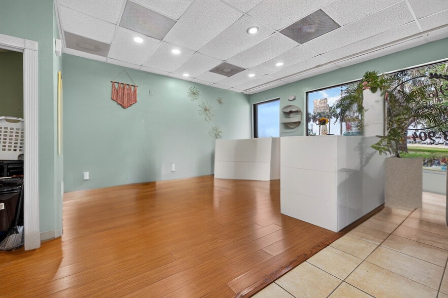 More Photos Of 6301-6305 Gall Blvd, Zephyrhills Freestanding For Lease